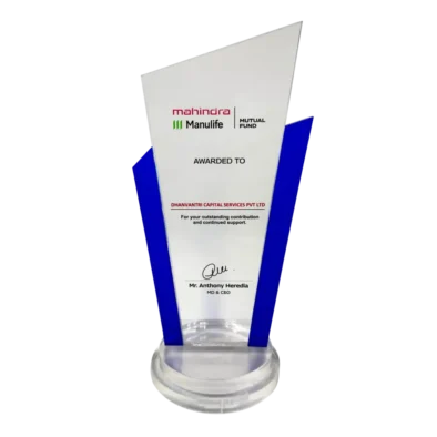 Dhanvantri Capital Services Pvt Ltd received an award from Mahindra Manulife mutual funds AMC for outstanding performance in financial services.