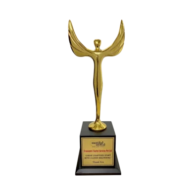 Dhanvantri Capital Services Pvt Ltd received an award from Motilal Oswal Mutual Fund AMC for outstanding performance in financial services.